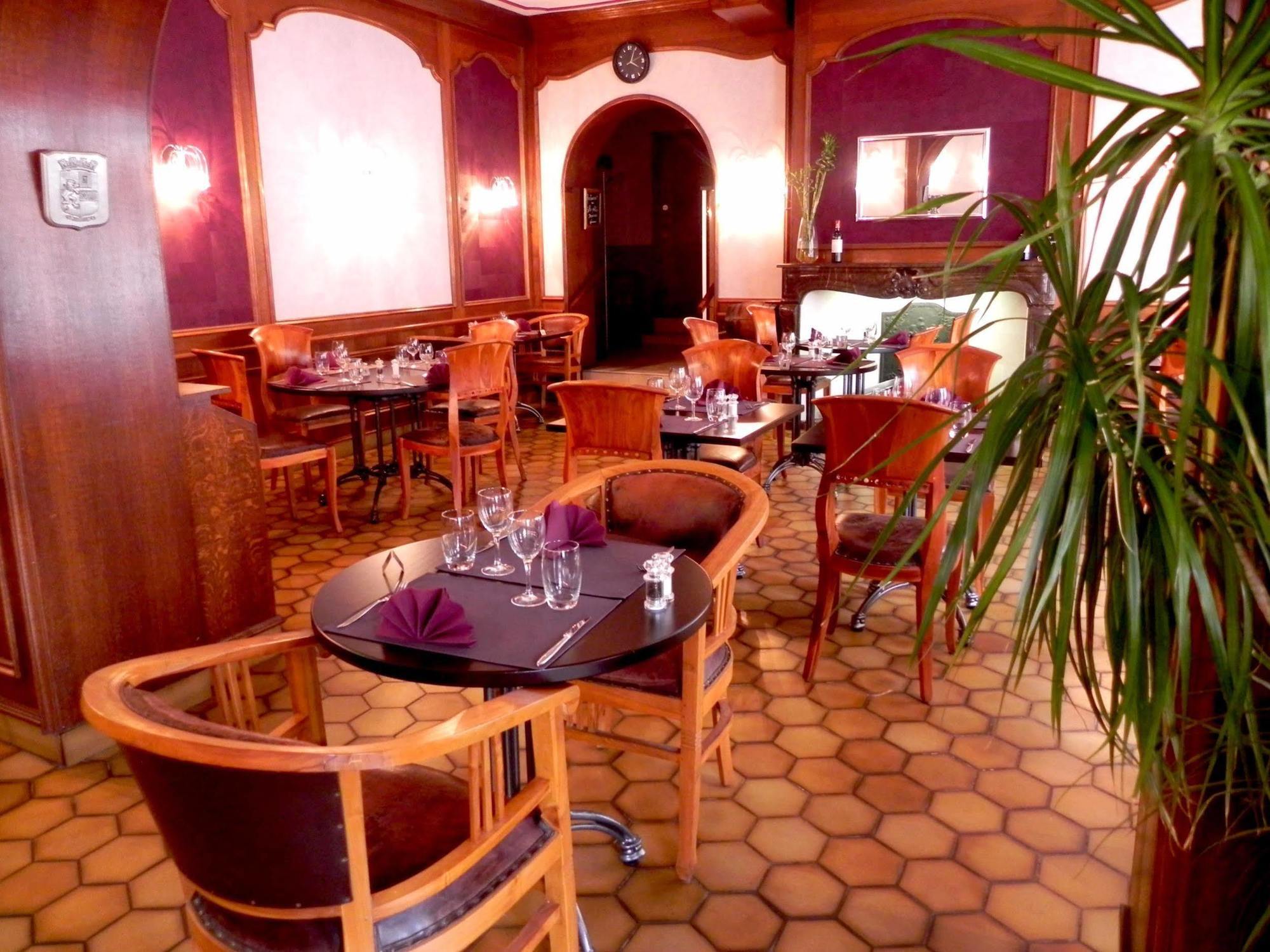 Hotel - Restaurant Au Tonnelier Bergues Buitenkant foto