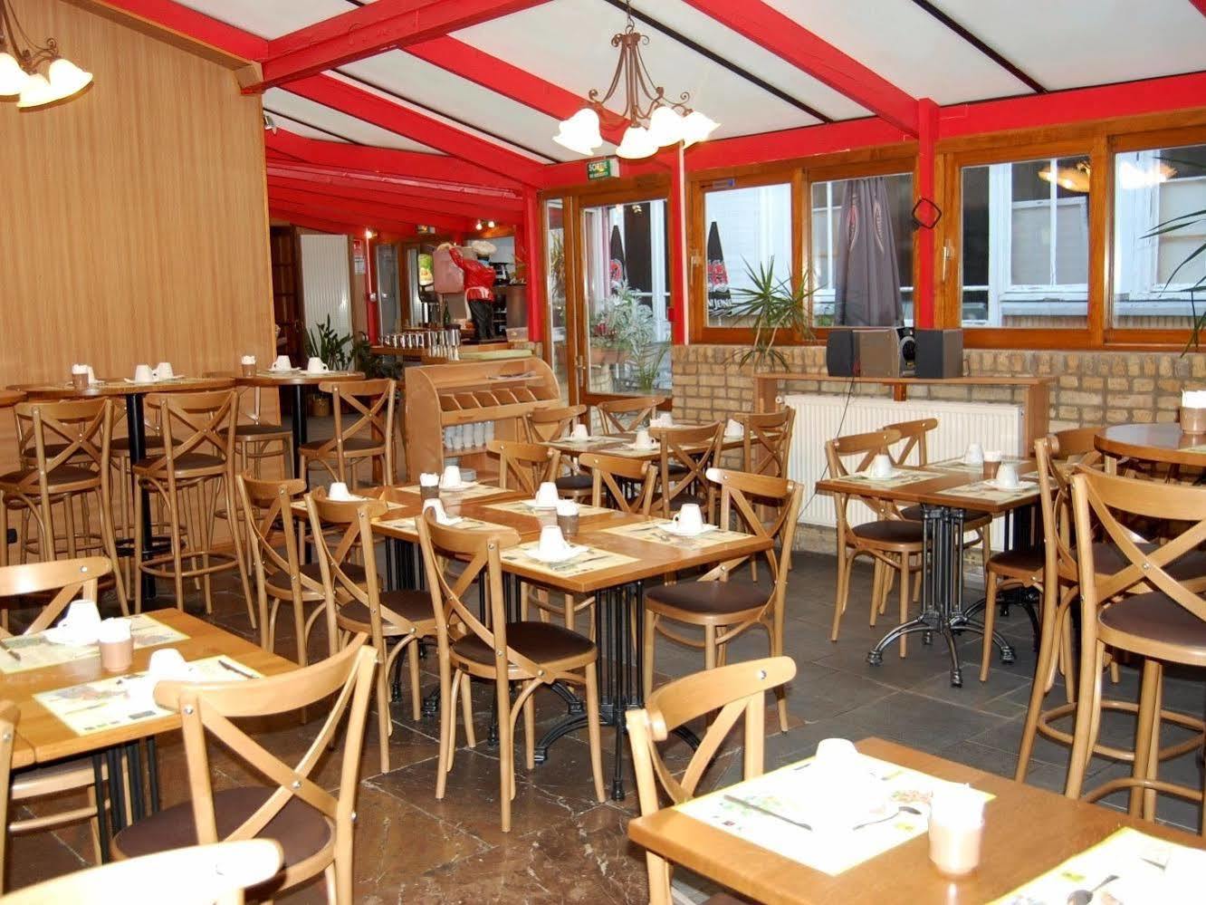 Hotel - Restaurant Au Tonnelier Bergues Buitenkant foto